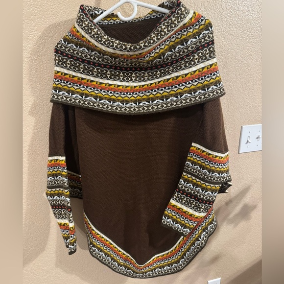 Peruvian Poncho - Picture 2 of 3
